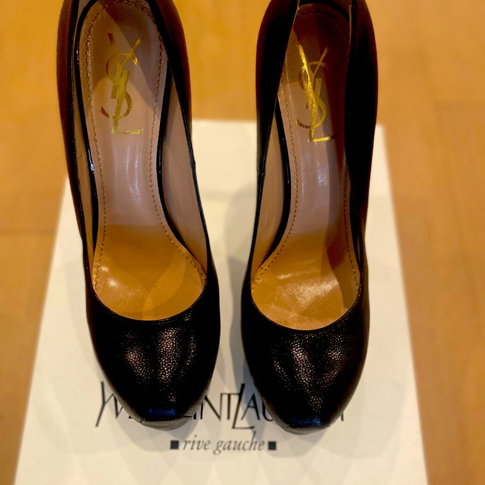 YSL Black leather pump